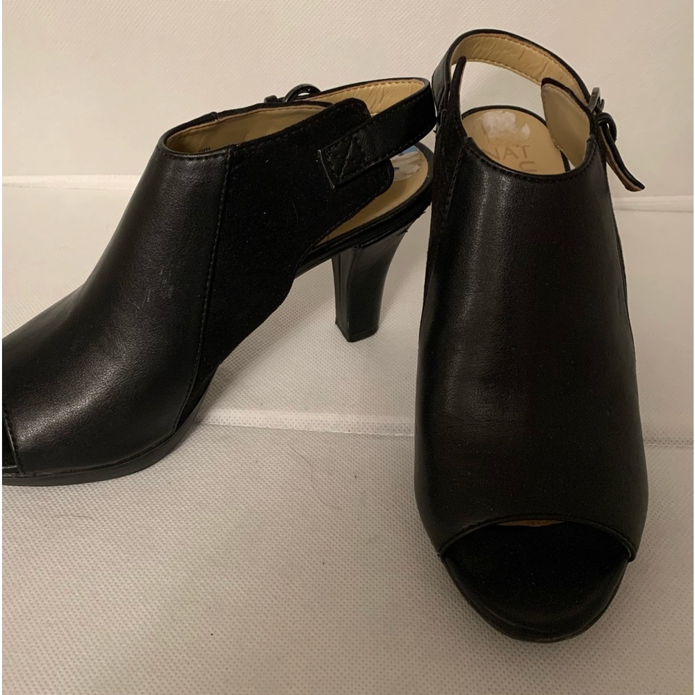 Black Naturalizer leather and suede heels 7 1/2